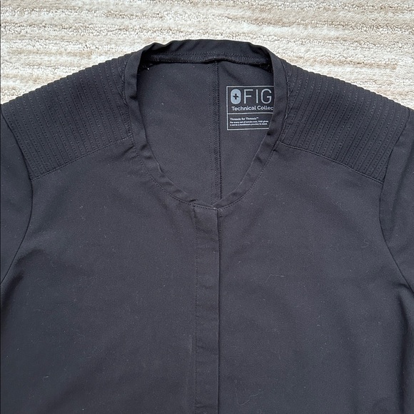 FIGS Technical Collection Yola Scrub Top Stretch Zip Pockets Nurse Black Medium - Picture 3 of 11